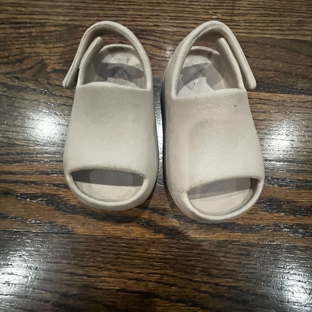 Yeezy Cream Sandals with Cushioned Sole